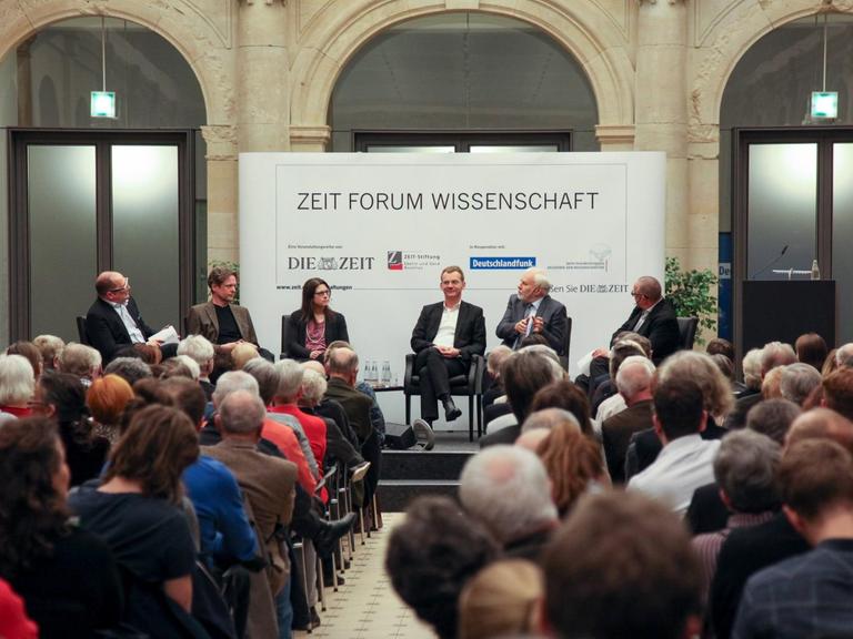 Das Podium des 65. ZEIT-Forums der Wissenschaft vom 23. Februar 2017 in der Berlin-Brandenburgischen Akademie der Wissenschaften.