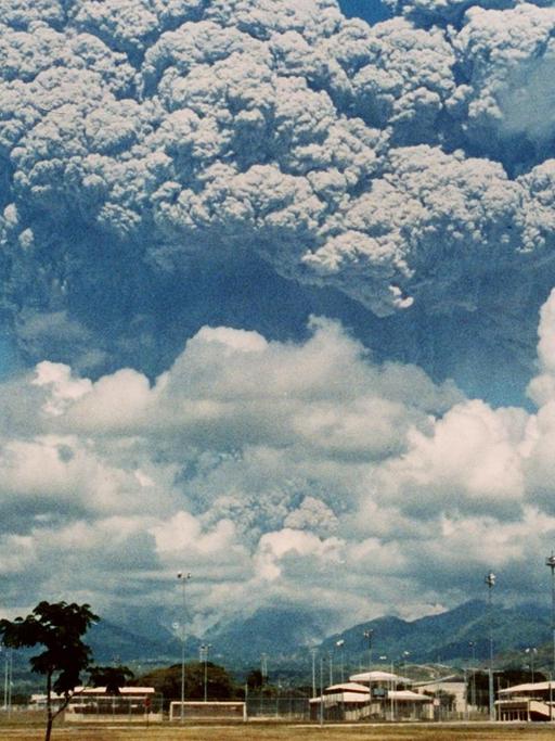 Eine Eruptionswolke des Pinatubo