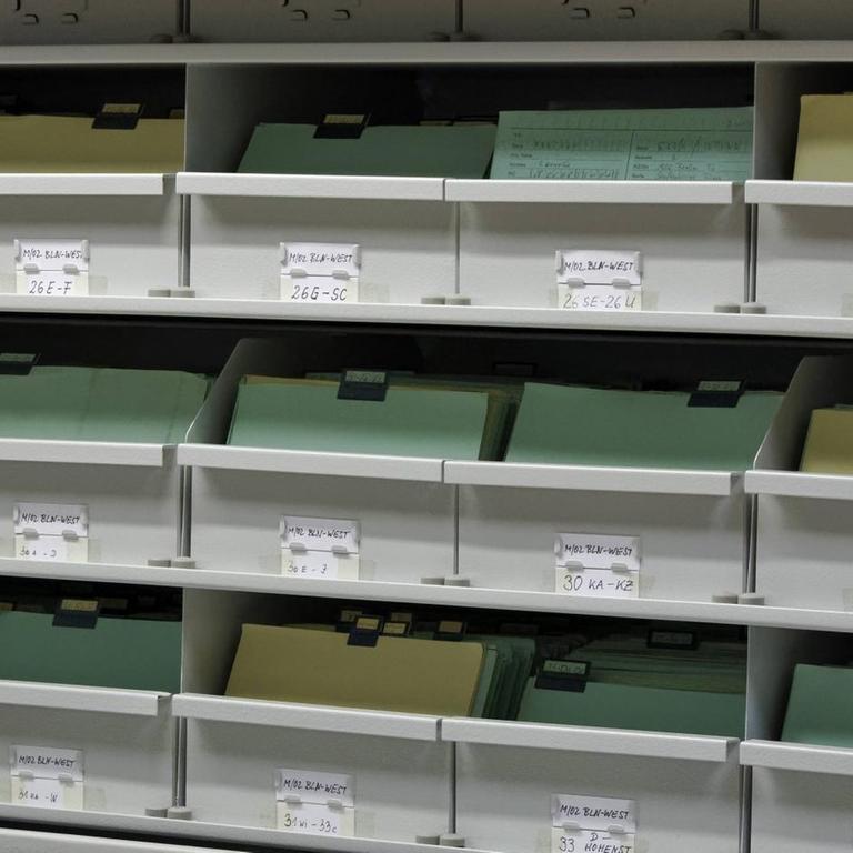 Akten in der Stasi-Unterlagenbehördeim Jahr 2017