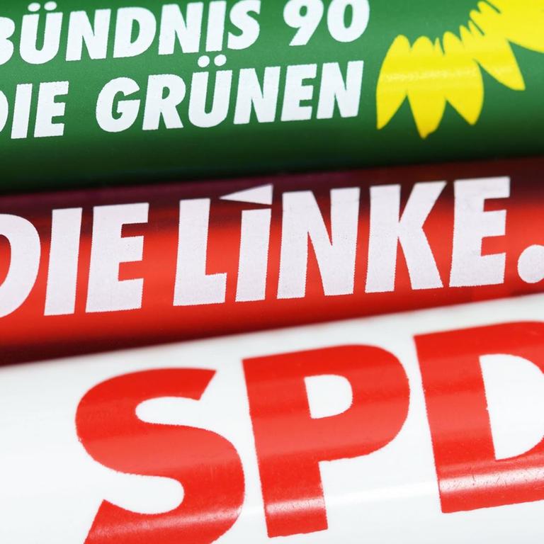 Kugelschreiber von der SPD, die Grünen und die Linke, Symbolfoto rot-rot-grüne Koalition

Pen from the SPD the Greens and the Left Symbolic image Red Red green Coalition