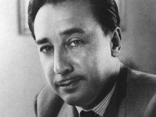 Porträt des Schriftstellers Romain Gary (1914-1980) aus dem Jahr 1956