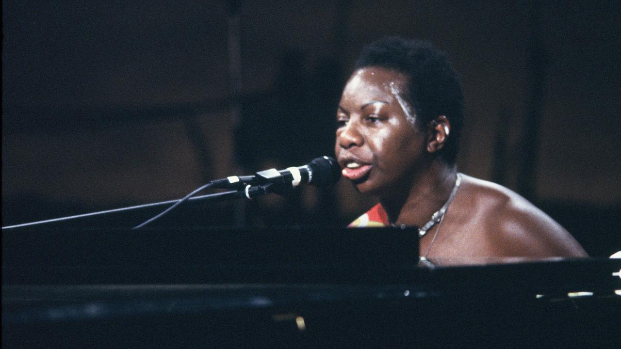 Die US-amerikanische Jazz- und Blues-Sängerin, Pianistin und Songschreiberin Nina Simone, aufgenommen in den 80er-Jahren

