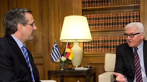 Frank-Walter Steinmeier und Antonis Samaras sind im Gespräch vertieft