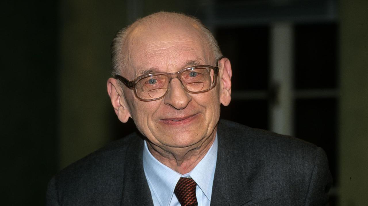 Der ehemalige polnische Aussenminister Wladyslaw Bartoszewski (1922-2015), aufgenommen am 05.03.2002 in Köln