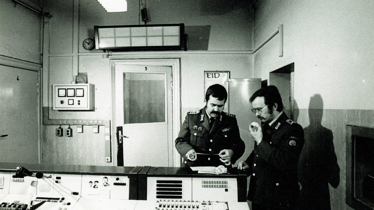 Szene aus dem Dokumentarfilm "Volkspolizei - 1985" von Peter Badel.