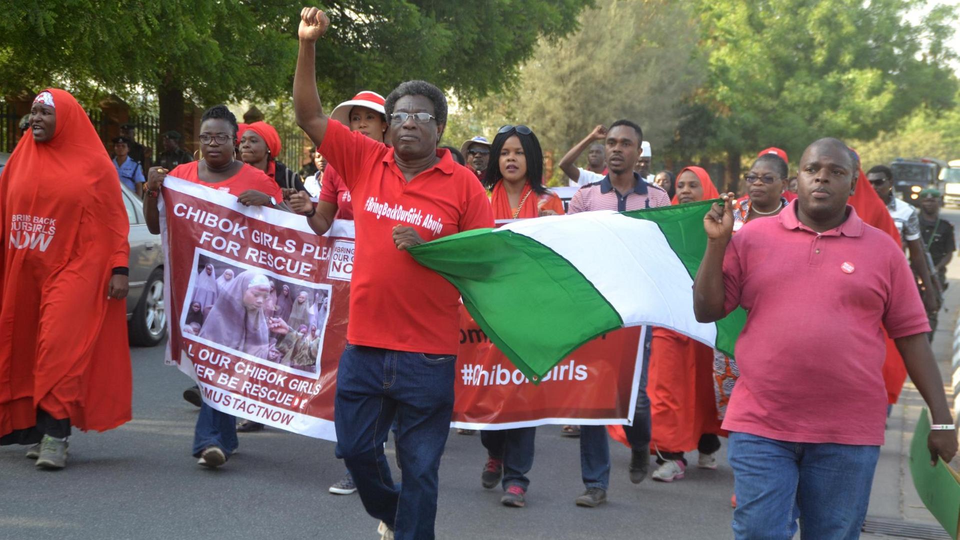Aktivisten von #bringbackourgirls demonstrieren nach 1000 Tagen Gefangenschaft der Schulmädchen aus Chibok in der nigerianischen Hauptstadt Abuja (8. Januar 2017).