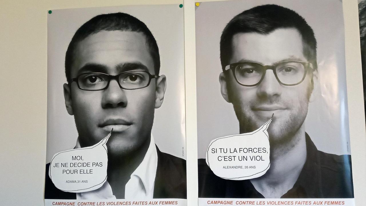 Das Büro vom Observatoire bei Paris mit Plakaten gegen häusliche Gewalt.