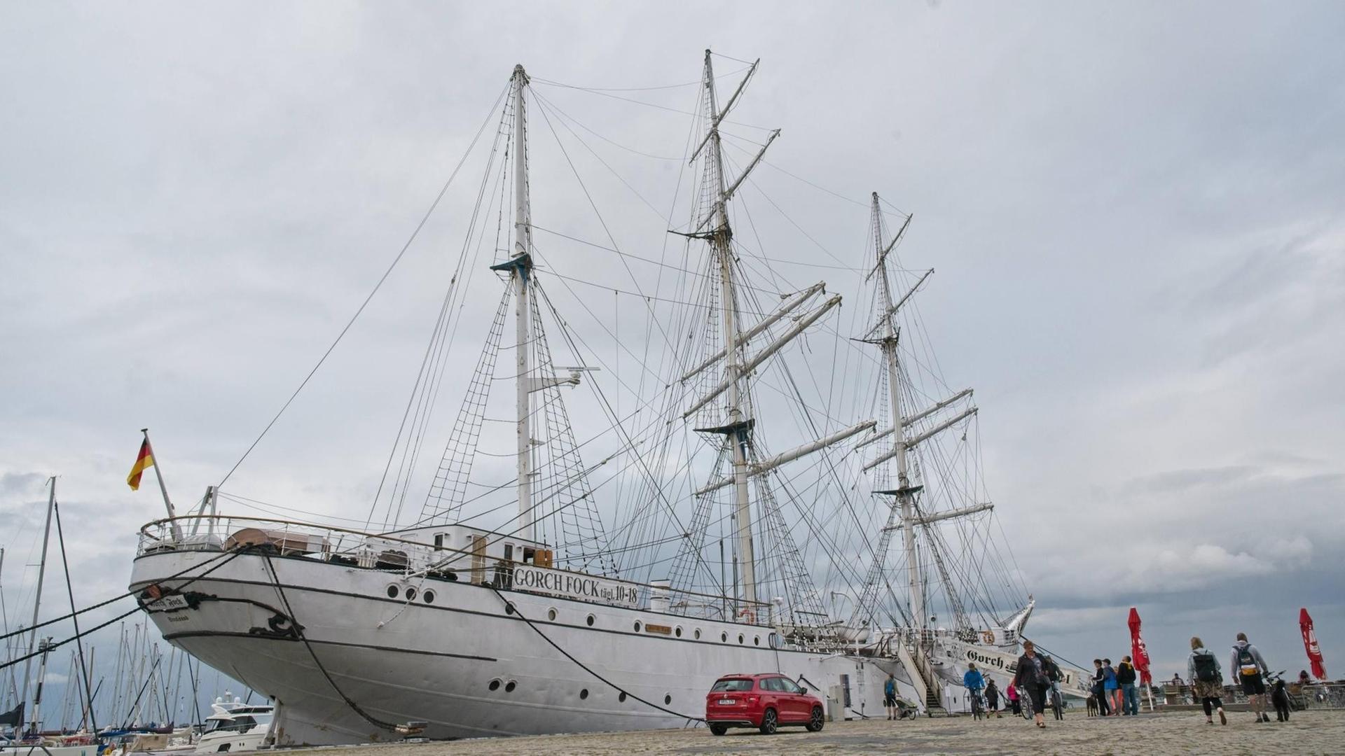 Die Gorch Fock an ihrem Liegeplatz in Stralsund.