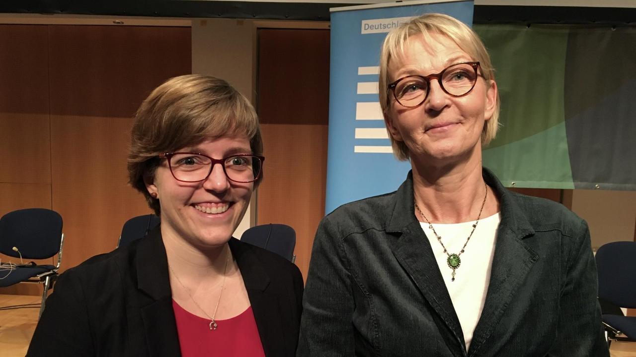 Eva Kern von der Hochschule Trier und Marina Köhn vom Umweltbundesamt auf dem Chaos Communication Congress - 36C3 - in Leipzig