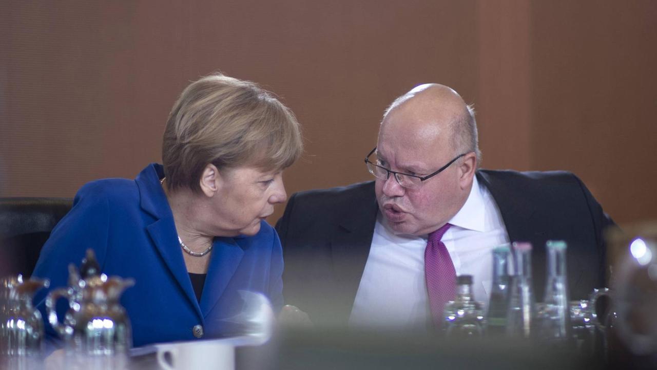 Bundeskanzlerin Angela Merkel und Peter Altmaier, Chef des Bundeskanzleramtes