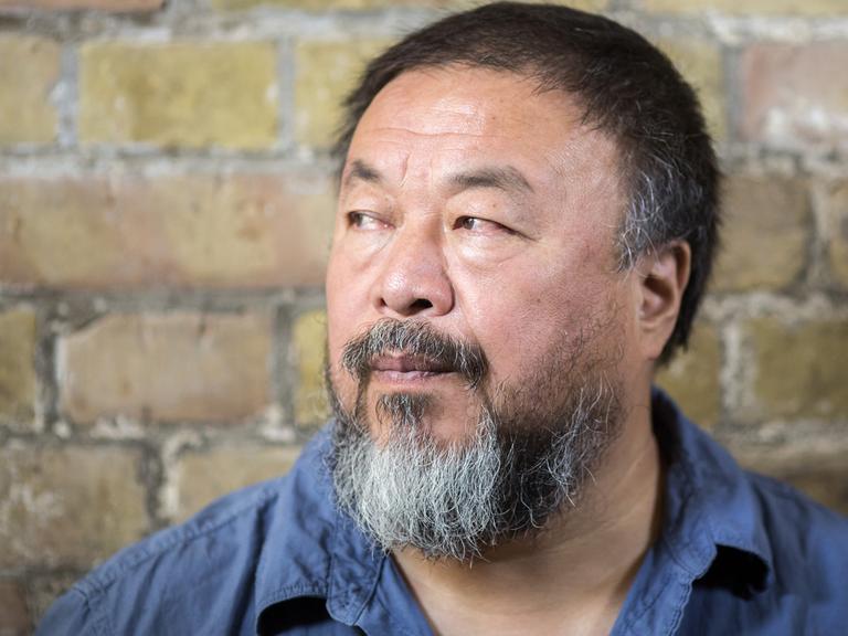 Der chinesische Künstler Ai Weiwei in seinem Atelier in Berlin