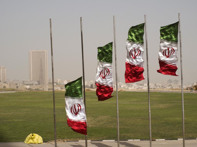 Iranische Flaggen