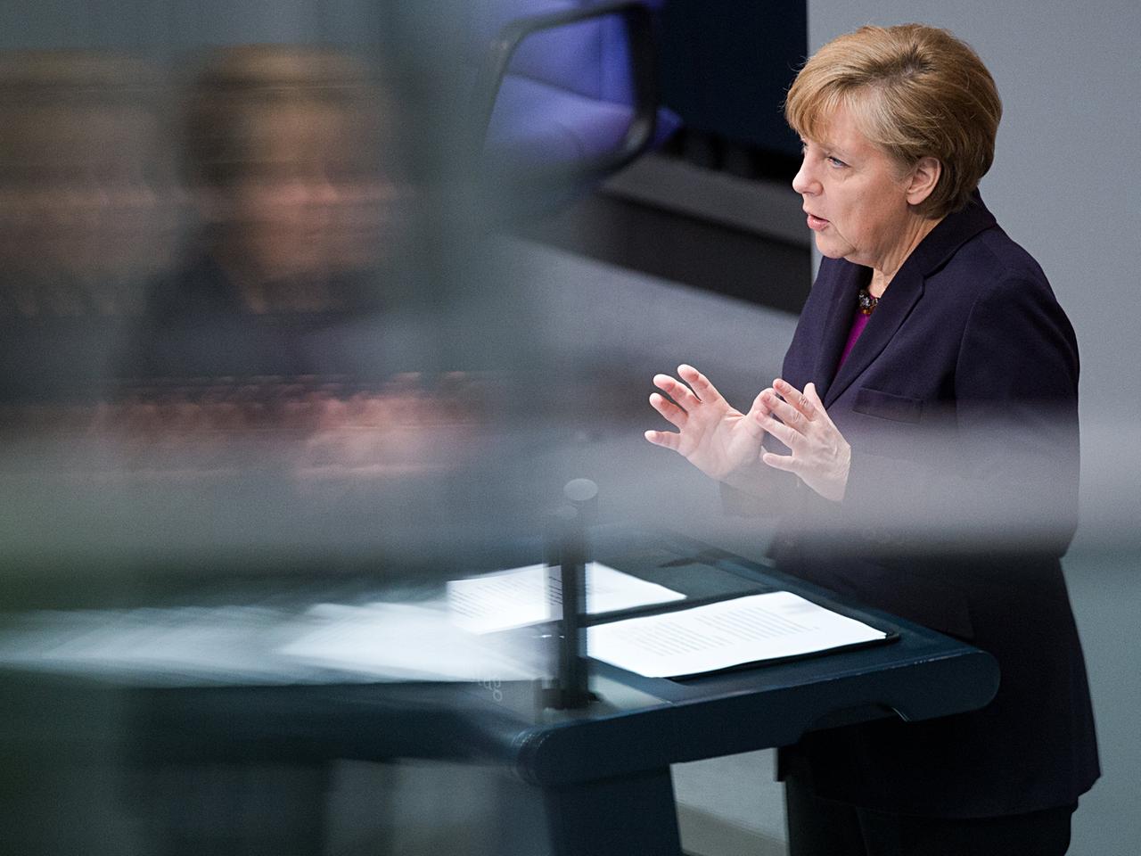 Bundeskanzlerin Angela Merkel bei ihrer Regierungserklärung zum Krim-Konflikt