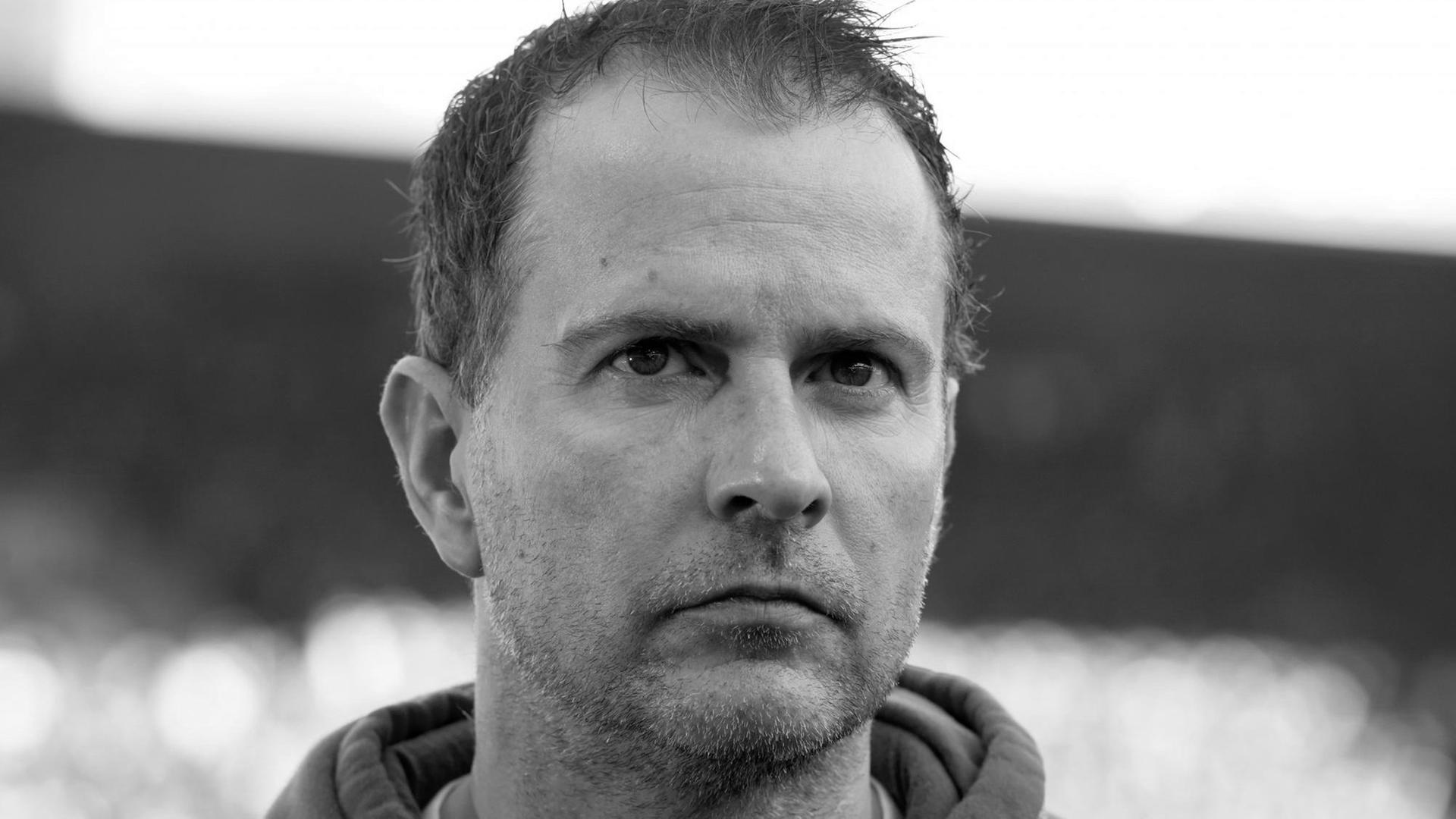 Der frühere Bundesliga Sascha Lewandowski ist im Alter von 44 Jahren gestorben.