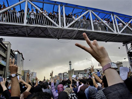 Anhänger von Mir Hossein Mussawi demonstrieren in Teheran.