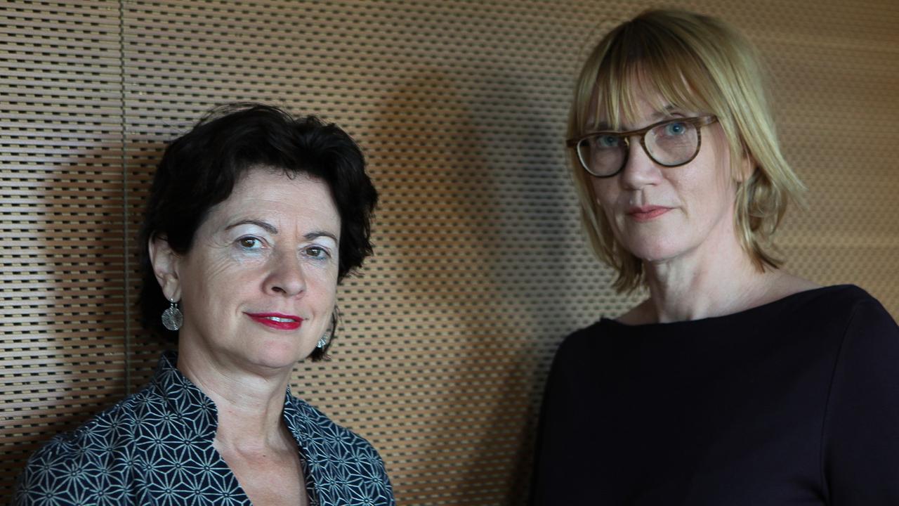 Barbara Lochbihler, ehemalige Europaabgeordnete der Grünen im Gespräch mit Katrin Michaelsen