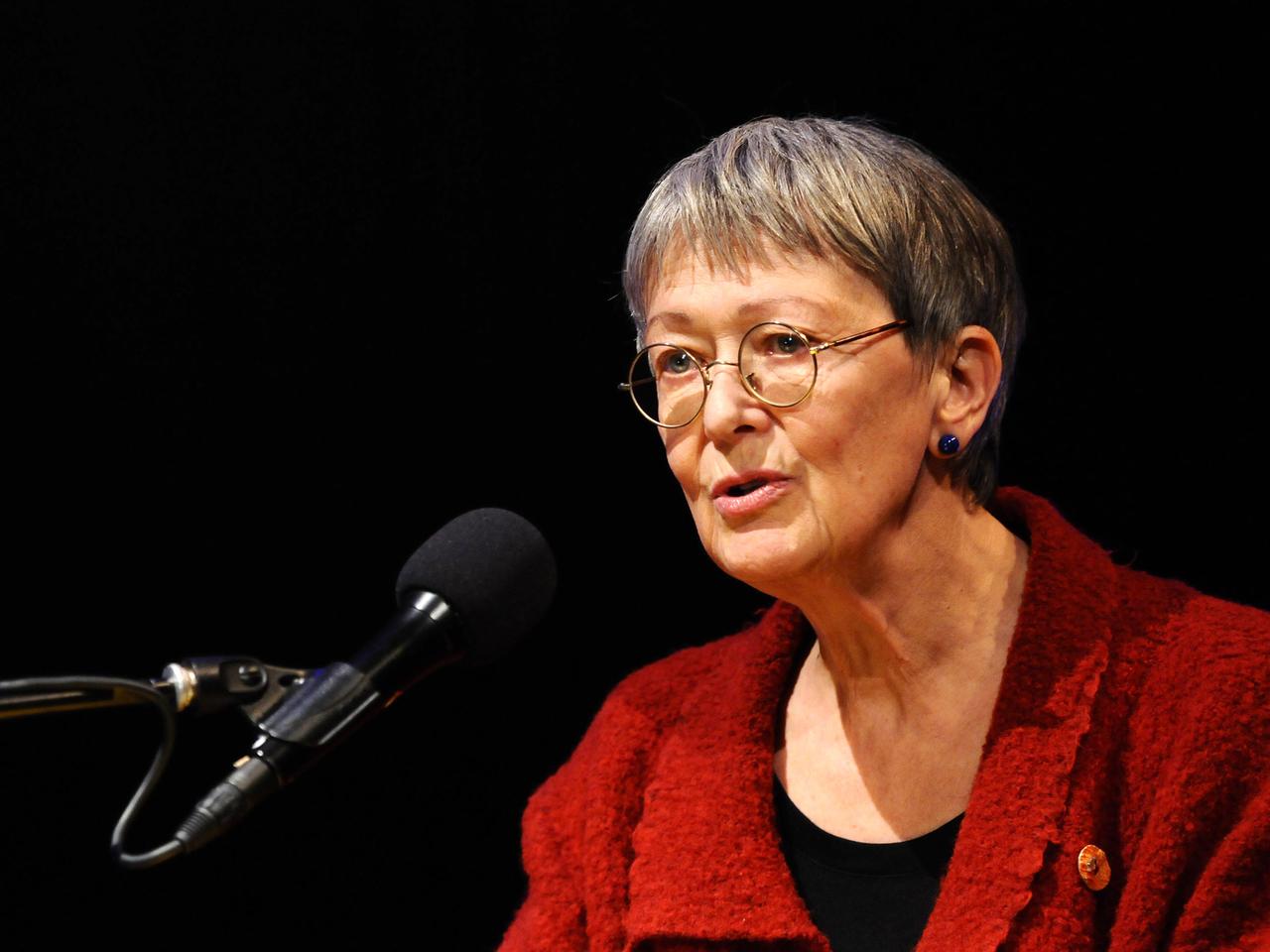 Die Autorin Viola Roggenkamp liest am 11.03.2013 in Köln im Rahmen des Literaturfestivals Lit.Cologne. 