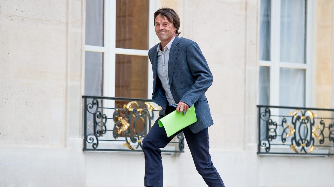 Nicolas Hulot, der von Staatschef Francois Hollande ernannte Sonderbeauftragter für den Klimaschutz, kommt im Elysee-Palast an. Nicolas Hulot, der von Staatschef Francois Hollande ernannte Sonderbeauftragter für den Klimaschutz, kommt im Elysee-Palast an.