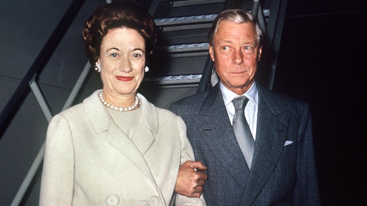 Der Herzog von Windsor und seine Gattin Wallis an Bord eines Schiffes (undatierte Aufnahme), der ehemalige britische König, der als Edward VIII. seinem Vater am 20. Januar 1936 auf den Thron folgte, entsagte am 11. Dezember 1936 dem Thron zugunsten seines Bruders George, um die geschiedene, bürgerliche Amerikanerin Wallis Simpson heiraten zu können.