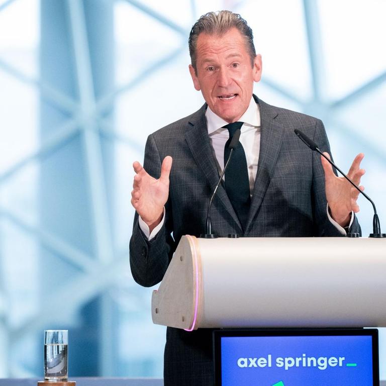 Mathias Döpfner, Vorstandsvorsitzender der Axel Springer SE, spricht bei der Eröffnung des Axel-Springer-Neubaus zu den Gästen.