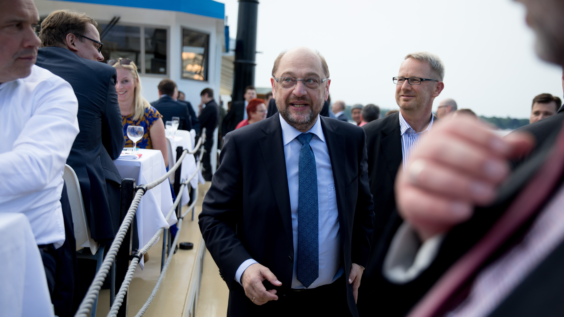 Der SPD-Kanzlerkandidat und Parteivorsitzende, Martin Schulz, bei der traditionellen SPD-Spargelfahrt des konservativen Parteiflügels Seeheimer Kreis auf dem Wannsee