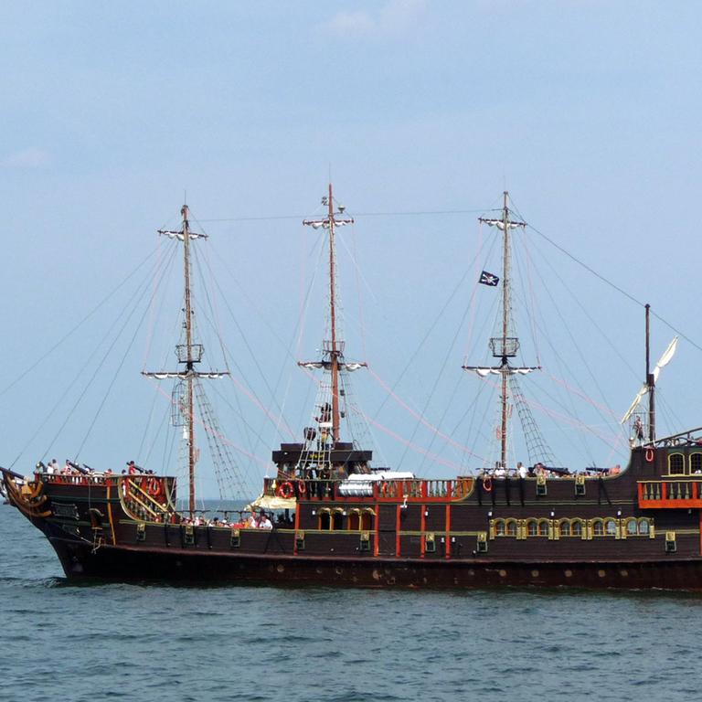 Dreimaster Pirat an der polnischen Ostsee, August 2013