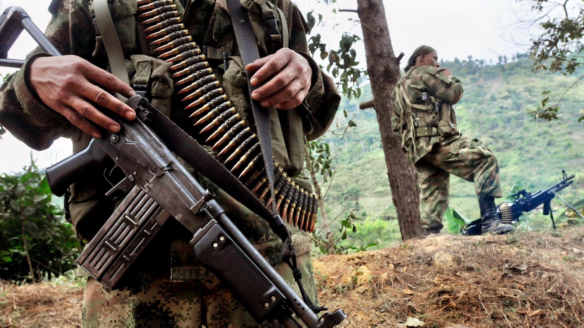 epa03304080 Members of the rebel group Revolutionaries Army Forces of Colombia (Farc) patrol by a road in Cauca province, near to Toribio village ,Colombia, 11 July 2012. Dozens of Colombian Indians greeted President Juan Manuel Santos with boos on 11 Jul epa03304080 Members of the rebel group Revolutionaries Army Forces of Colombia (Farc) patrol by a road in Cauca province, near to Toribio village ,Colombia, 11 July 2012. Dozens of Colombian Indians greeted President Juan Manuel Santos with boos on 11 Jul