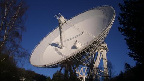 Das Radioteleskop bei Effelsberg in der Eifel gehört zum MPI für Radioastronomie in Bonn