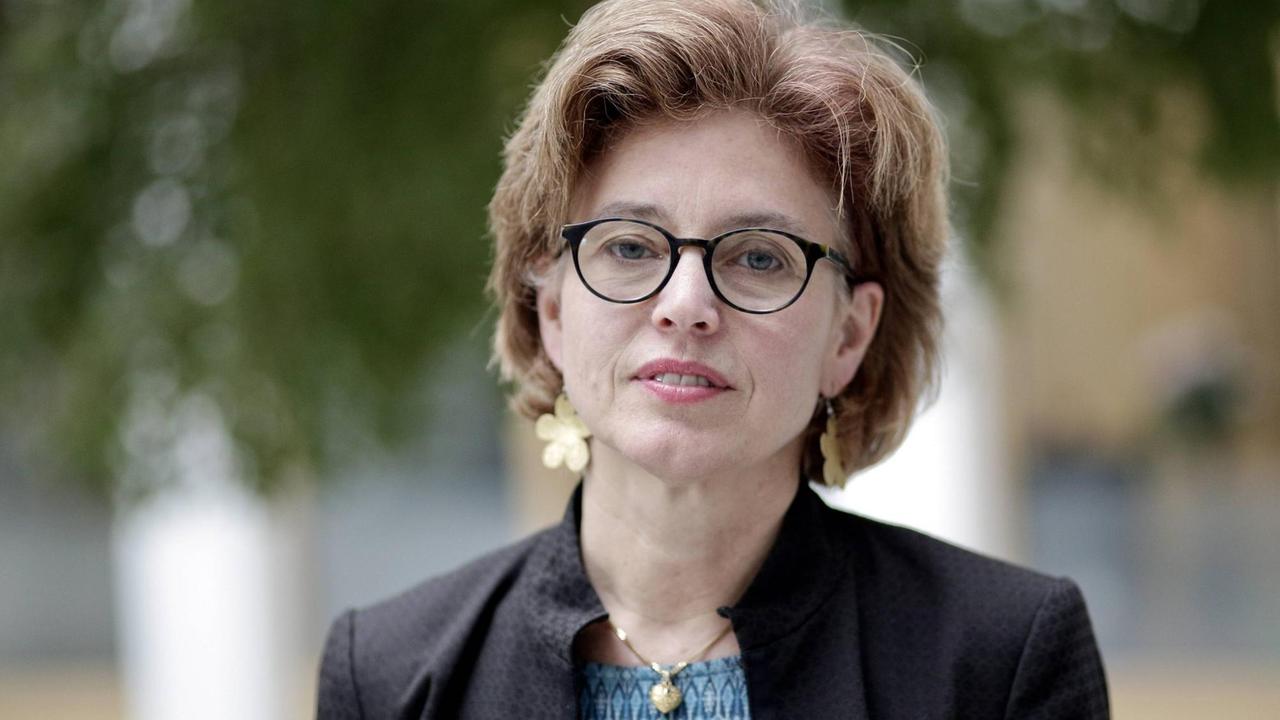 Sophie Freifrau von Bechtolsheim, Enkelin von Claus Schenk Graf von Stauffenberg bei der Buchvorstellung von Manfred Luetz und Paulus van Husen: Als der Wagen nicht kam. Eine wahre Geschichte aus dem Widerstand