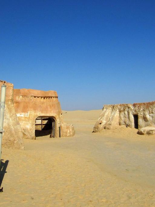 Kulissen für den Film "Krieg der Sterne" (Star wars) in Nefta (Tunesien) in der Wüste.