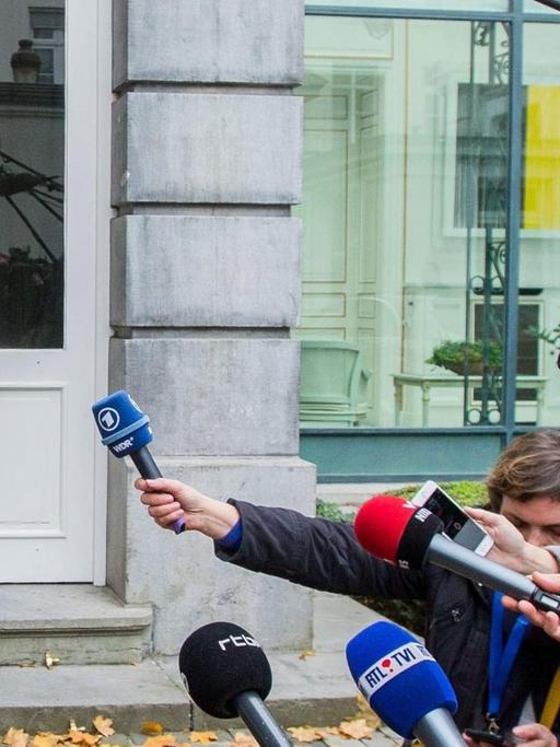 Der wallonische Ministerpräsident Paul Magnette vor Journalisten während der Ceta-Verhandlungen in Brüssel.
