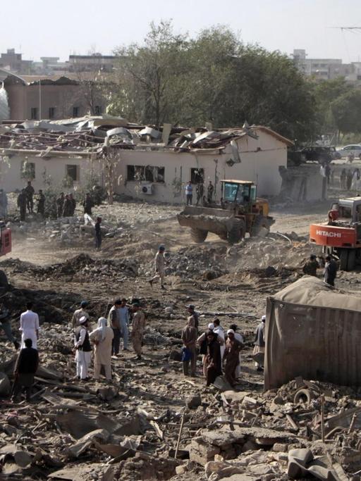 Trümmer nach Explosion einer Bombe in der afghanischen Hauptstadt Kabul