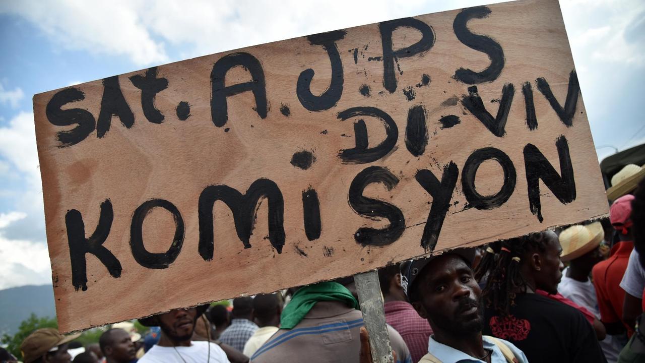 Unterstützer-Demonstration in Port-au-Prince für die Wahlkommission, die die Wahlen von 2015 untersucht.