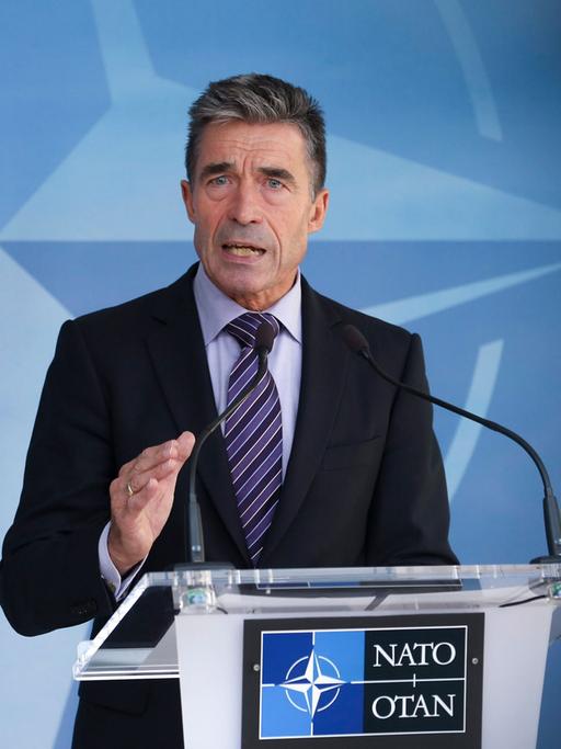 Nato-Generalsekretär Anders Fogh Rasmussen gibt in Brüssel eine Pressekonferenz am Ende eines Treffens der Nato-Botschafter zur Ukraine-Krise.