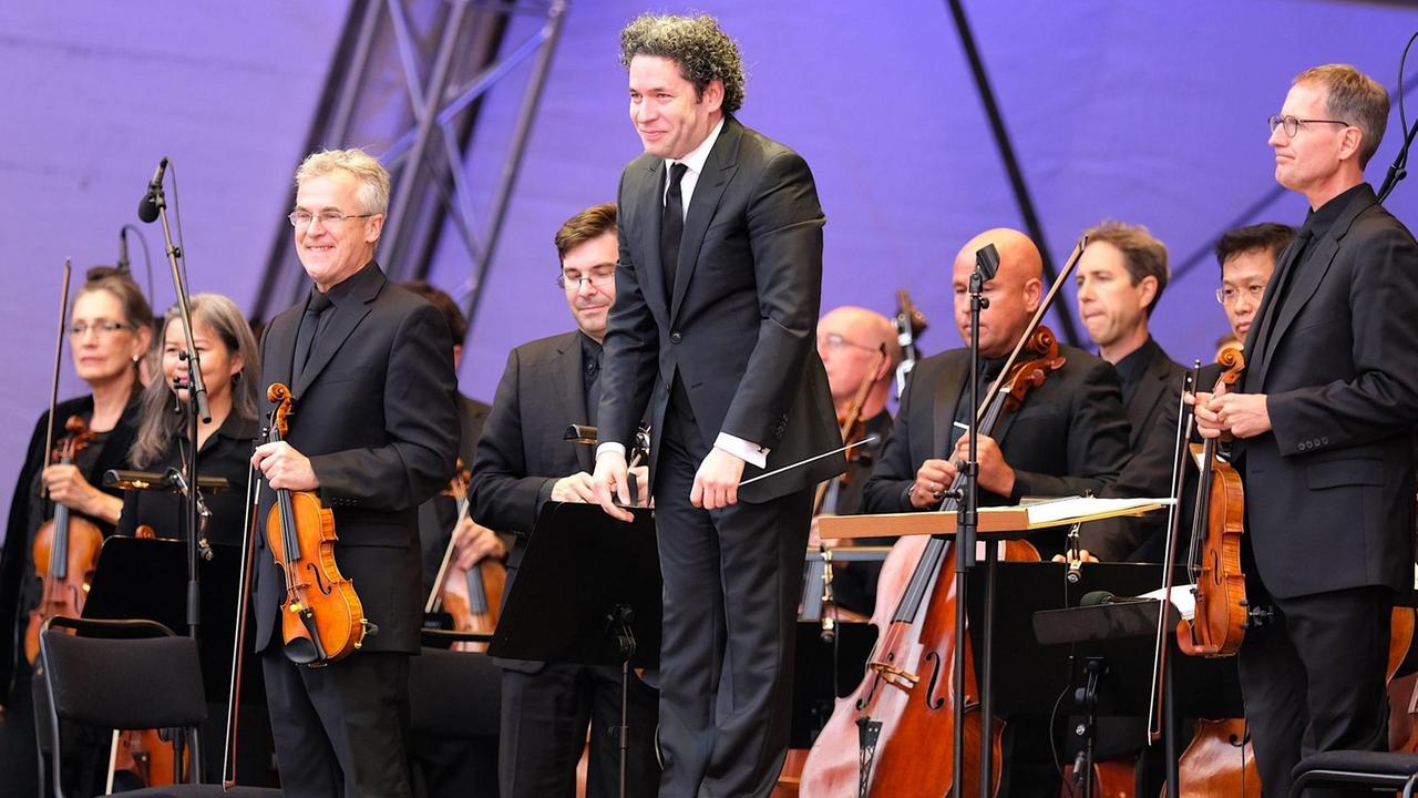 LA Philharmonie Orchester bei der Eröffnung des Edinburgh International Festival 2019 mit dem Dirigenten Gustavo Dudamel.  |