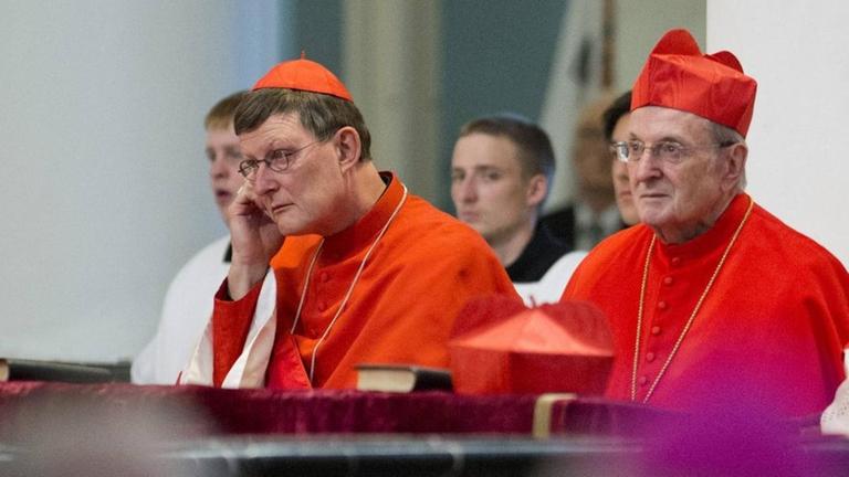 Die beiden Kölner Kardinäle Woelki (l.) und Meisner (r., 2017 verstorben) auf der Deutschen Bischofskonferenz 2013