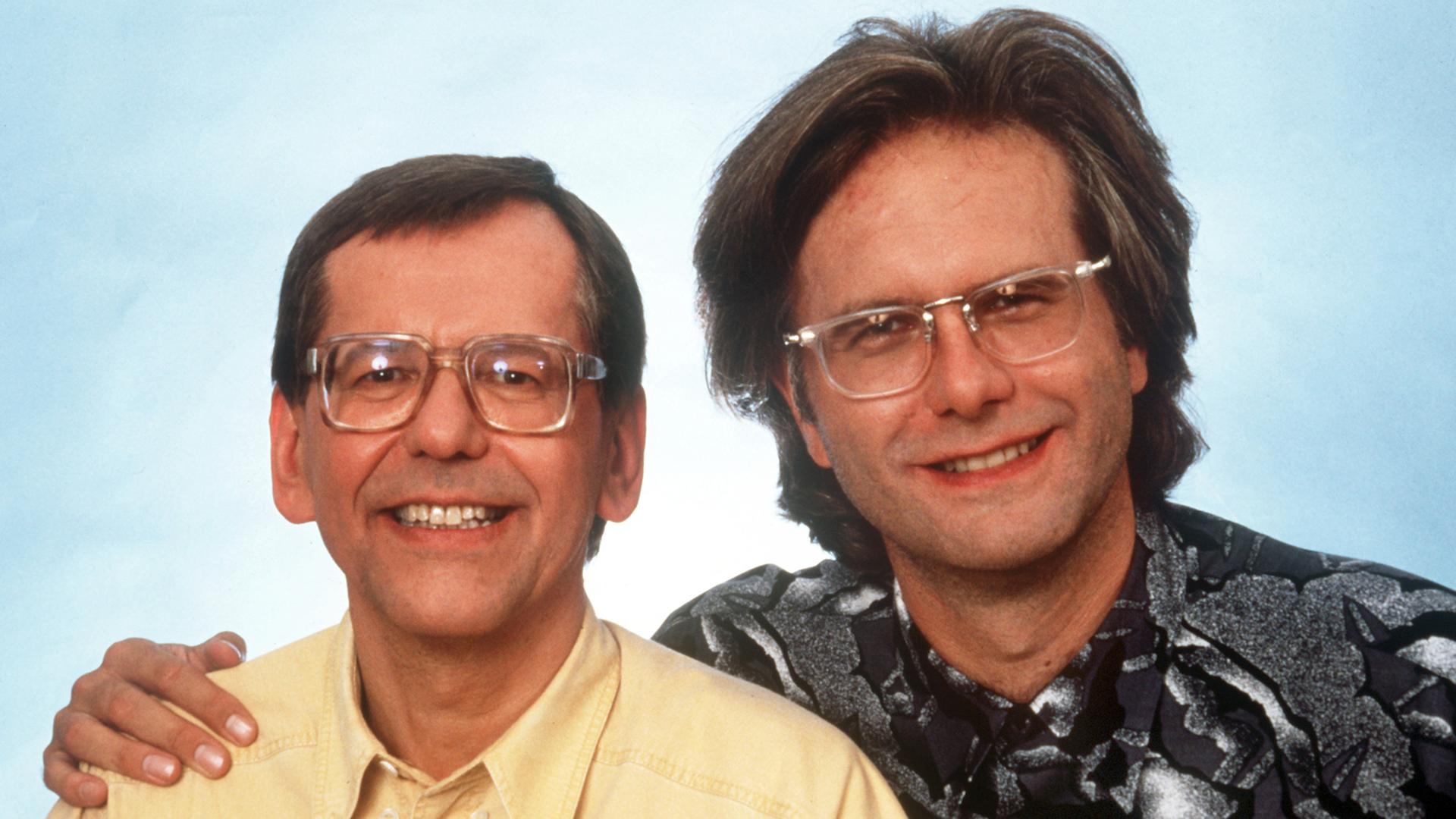 Harald Schmidt und Herbert Feuerstein (links), die beiden deutschen Fernsehmoderatoren, Entertainer und Kabarettisten ("Schmidteinander"), aufgenommen im August 1992 in Köln.