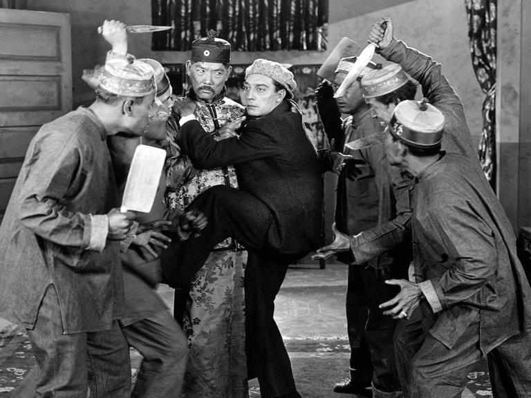 Der Schauspieler Buster Keaton in Bedrängnis.