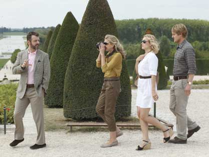 Paul (Michael Sheen, links außen) gibt den Fremdenführer für Carol, Inez und Gil (Nina Arianda, Rachel McAdams und Owen Wilson).