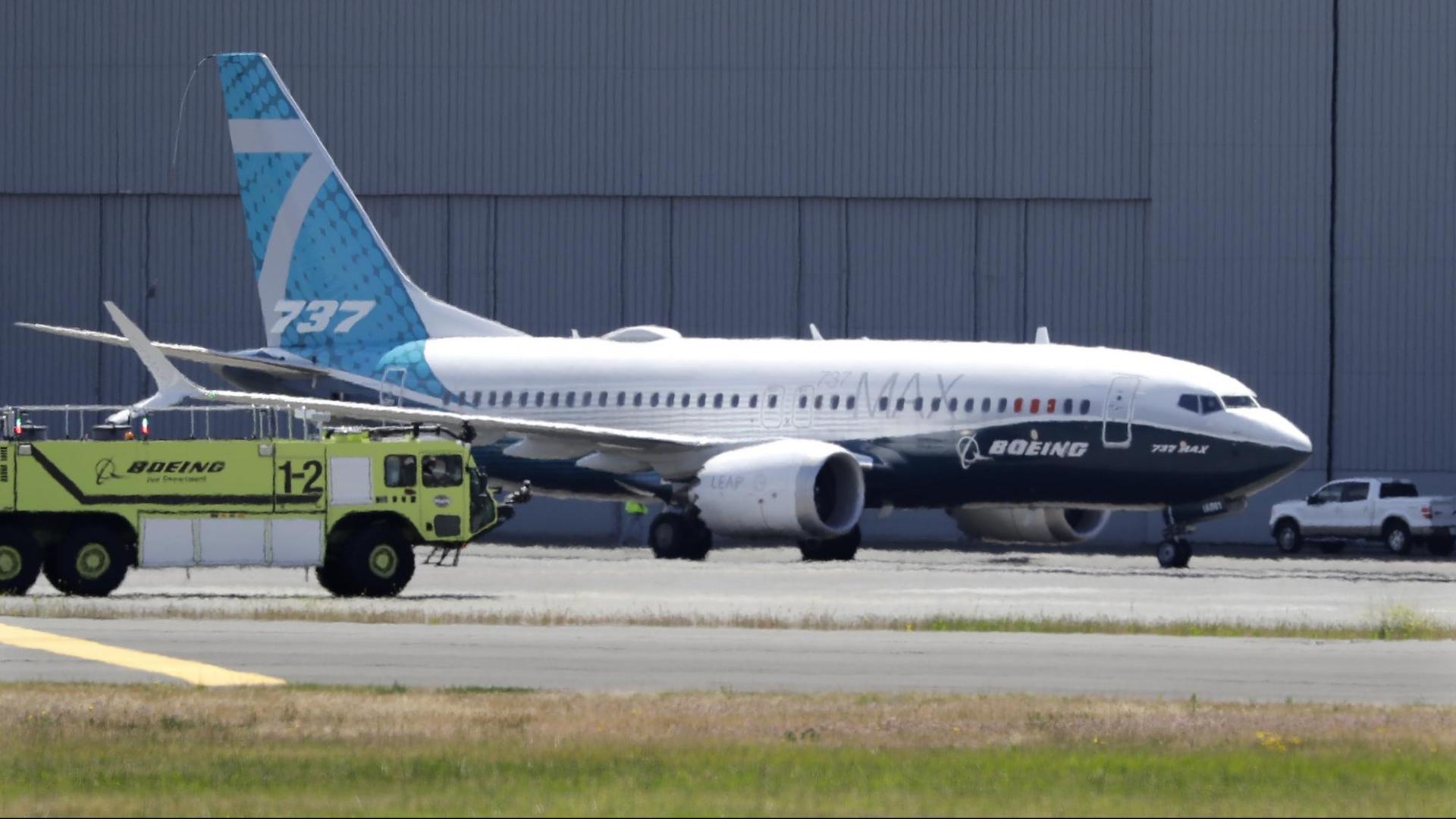 Eine Boeing 737 MAX auf einem Rollfeld Eine Boeing 737 MAX auf einem Rollfeld