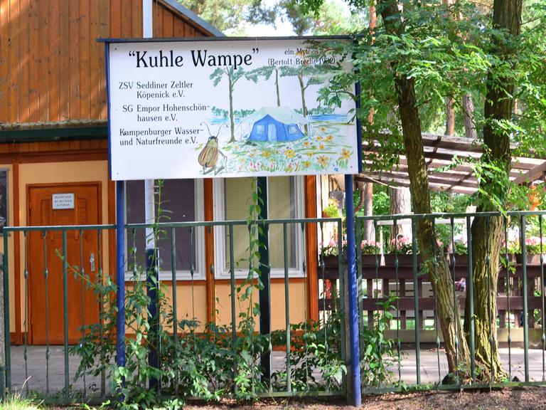 Blick auf den legendären Campingplatz "Kuhle Wampe" an der Großen Krampe(See), Müggelheim in Berlin - Köpenick