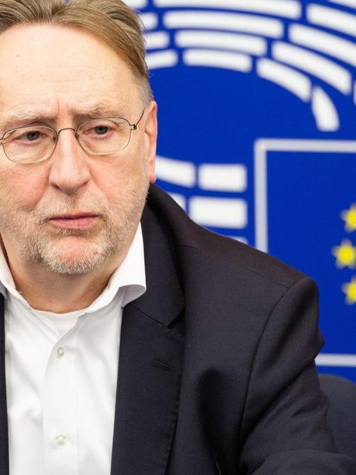 Bernd Lange, SPD, Fraktion der Progressiven Allianz der Sozialdemokraten), Vorsitzender des Ausschusses für internationalen Handel, spricht während einer Pressekonferenz.