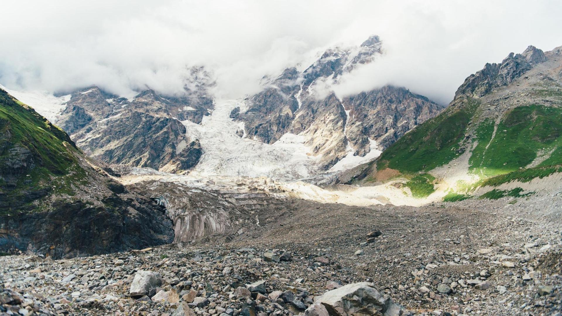 Zeichen des Klimawandels: Ein sich zurückziehender Gletscher