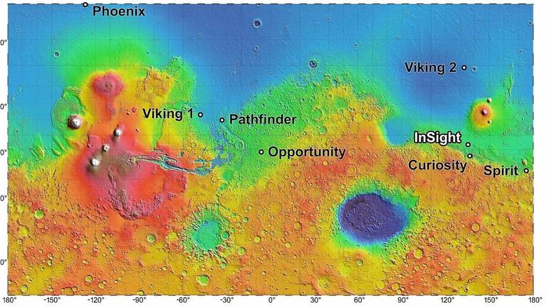 Die Tharsis-Aufwölbung (links) in der digitalen Höhenrelief-Karte des Mars