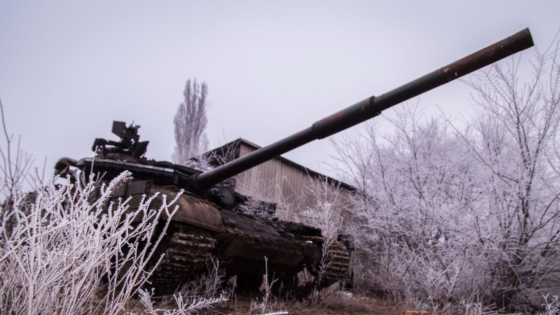 Ein ukrainischer Panzer nahe Peski, Donezk.