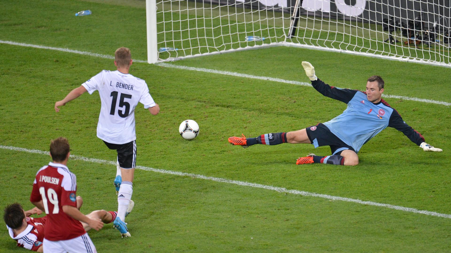 Germany's Lars Bender scores the 2-1 against Denmark's goalie Stephan Andersen during the UEFA EURO 2012 group B soccer match Denmark vs Germany at Arena Lviv in Lviv, the Ukraine, 17 June 2012. Photo: Thomas Eisenhuth dpa (Please refer to chapters 7 and 