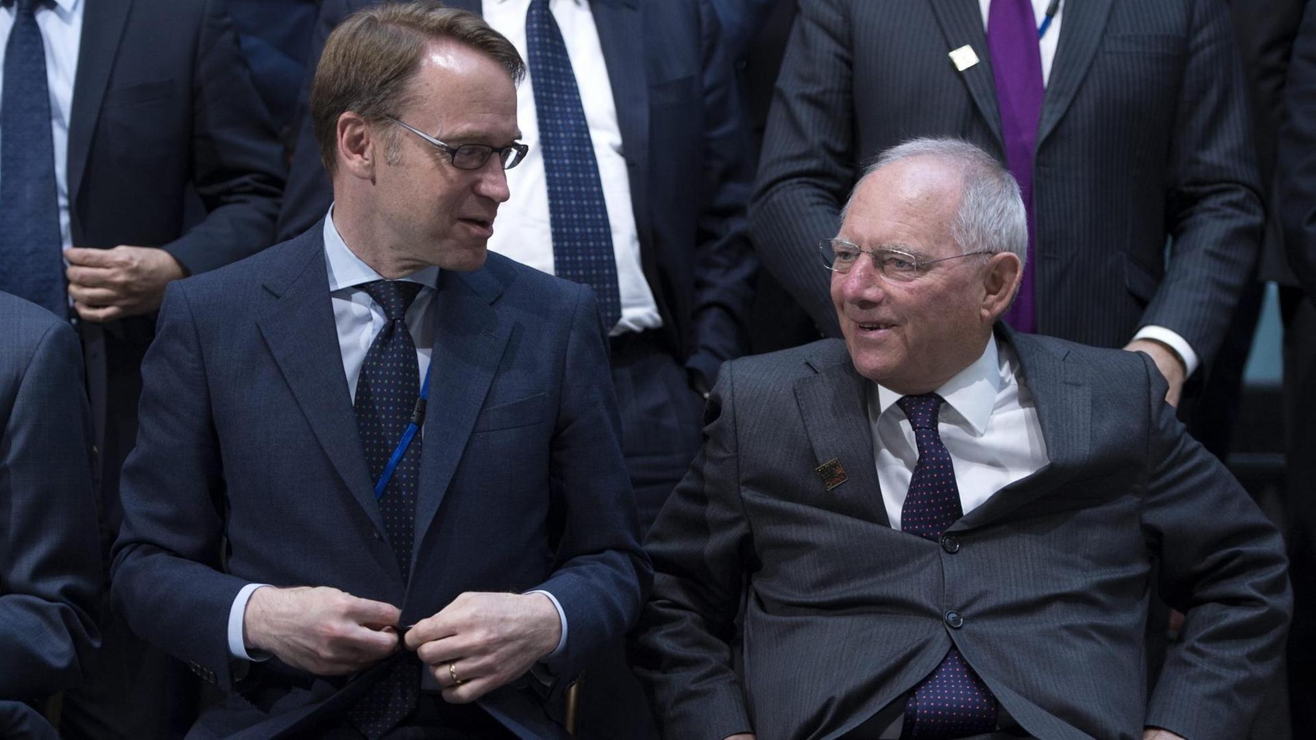 Bundesfinanzminister Wolfgang Schäuble (re.) und der Präsident der Deutschen Bundesbank, Jens Weidmann, nach dem IWF-Frühjahrstreffen in Washington.