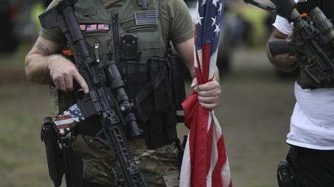 Mitglieder der Proud Boys und anderer rechtsnationaler Gruppierungen bei einem Aufmarsch in Portland.