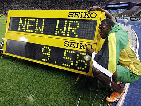 Der jamaikanisch 100-Meter-Sprinter Usain Bolt erzielte mit 9,58 Sekunden einen Weltrekord bei den Leichtathletik-Weltmeisterschaften in Berlin.