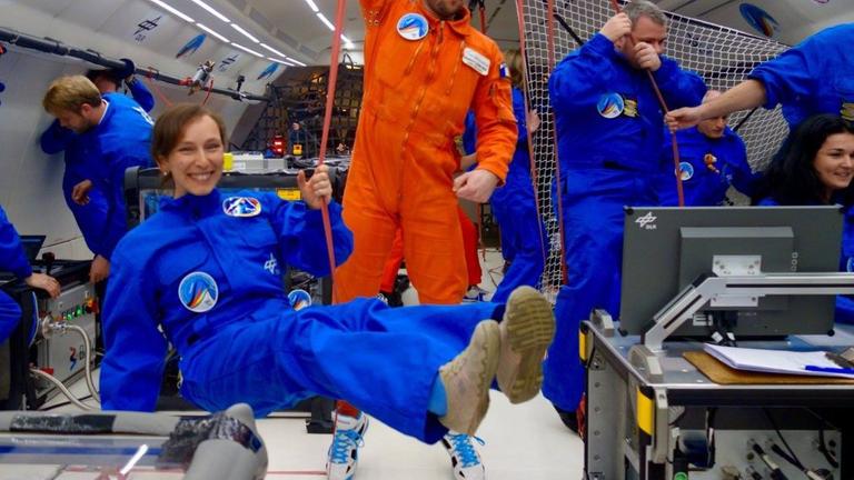 Nur beim Parabelflug, noch nicht im All: die schwerelose deutsche Astronautin-Kandidatin Suzanna Randall